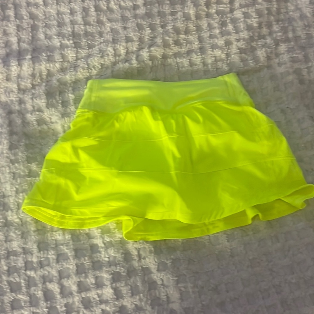 Highlight yellow pace rival skirt